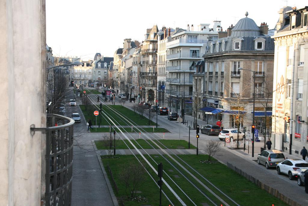 Apartamento Les Berceaux De La Cathedrale Reims Exterior foto